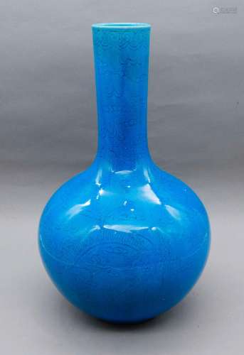 Vase de forme tianqiuping en porcelaine émaillée turquoise, ...