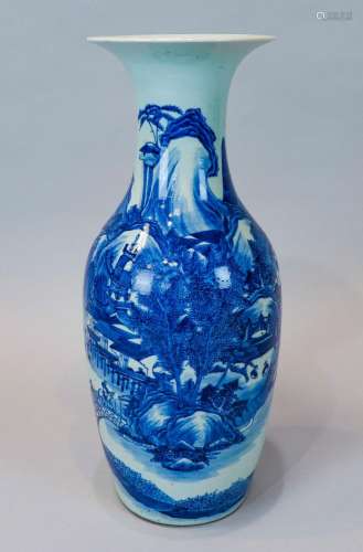 Grand vase balustre en porcelaine bleu blanc à décor d'u...
