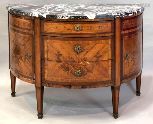 Commode de forme demi lune en marqueterie de bois de placage...