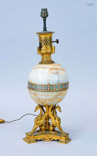 Belle lampe en onyx, émaux cloisonnés et bronze doré. Le cor...