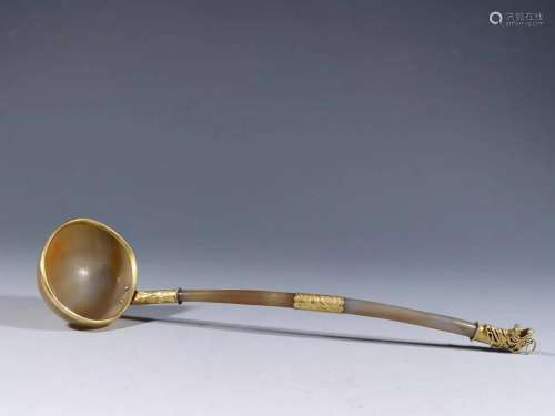 An Agate Inlaid Gold Spoon