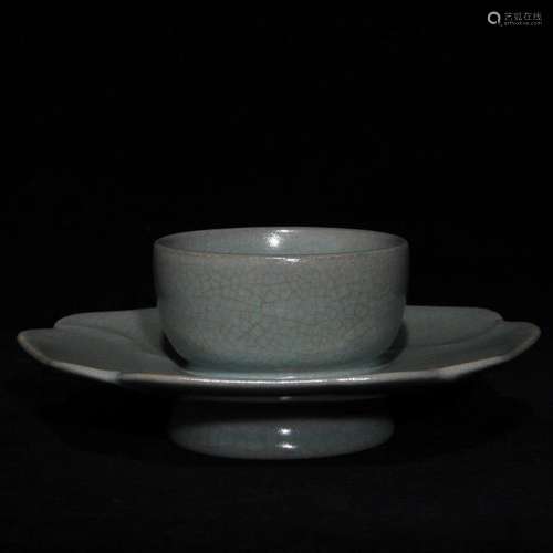 Ru-Type Cup with Saucer