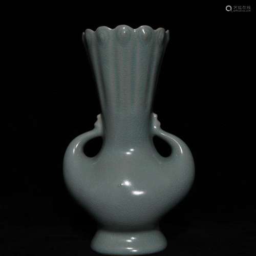 Ru-Type Peacock Vase