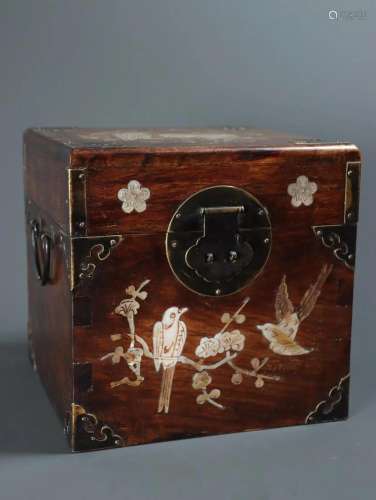 A Wood Inlaid Gems Box With Bird Pattern