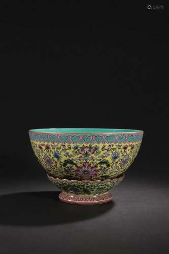 A Delicate Famille-rose Turn Around Bowl