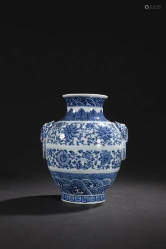 A Fine Bule and White Vase With Flower Pattern