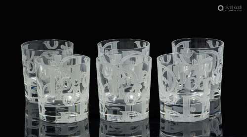 DIOR.Suite de six verres à whisky en cristal gravé.H_9 cm