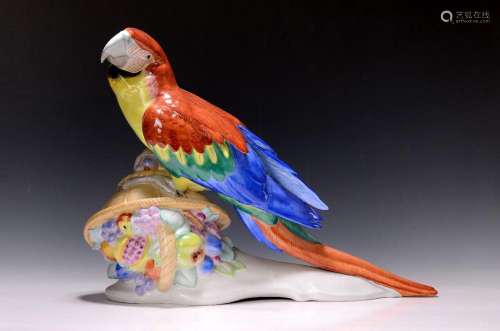 Large porcelain figurine of a red macaw, Aelteste