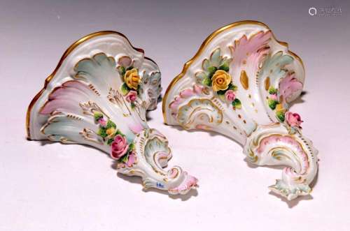 Pair of wall consoles, Kämmer, porcelain, withapplied rose