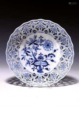 Round bowl, Meissen, around 1870, porcelain, blue onion