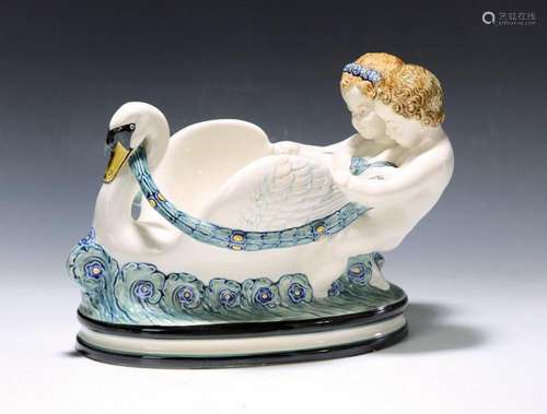 Large centerpiece: swan with 2 putti, Karlsruhe