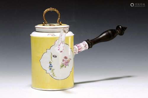 Chocolate jug, Meissen, around 1745, so-calledyellow fond