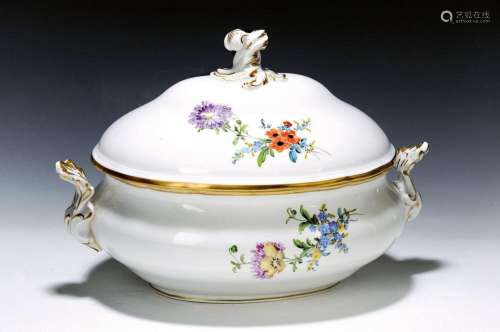 Large oval covered bowl, Meissen, around 1880 -90, 2nd