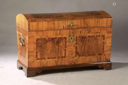 Baroque chest, around 1750, with round lid, walnut