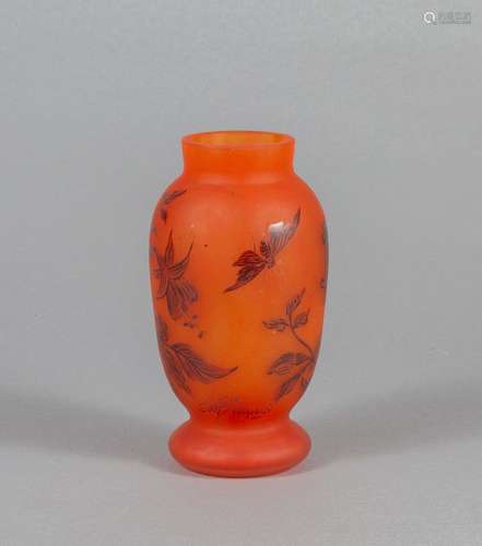 Charles Vessières, Vase en verre orange satiné à décor peint...