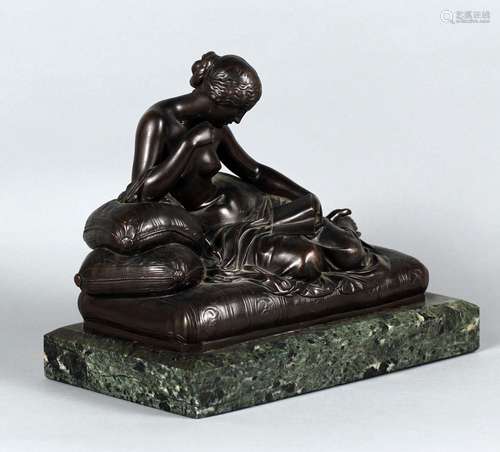 Ecole française du XIXème siècle, Femme allongée, Bronze - 2...