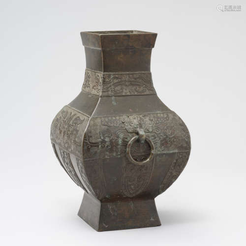 清代 配原木座 古銅饕餮紋遊環方花瓶