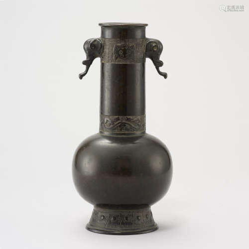 明代  古銅雙象耳花瓶
