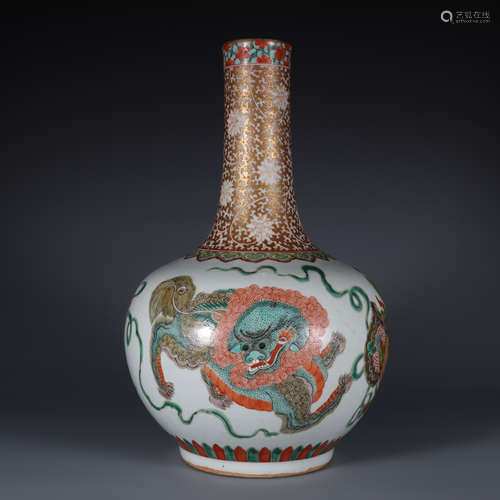 Famille Rose Vase with the Pattern of Lion Roll Hydrangea