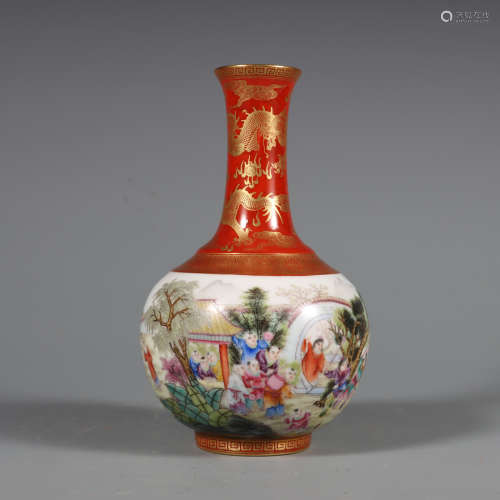 Famille Rose Red Vase with Gold and the Pattern of Kids