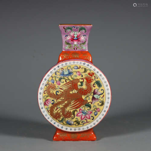 Famille Rose Red Flat Bottle with Gold and the Pattern of Fl...