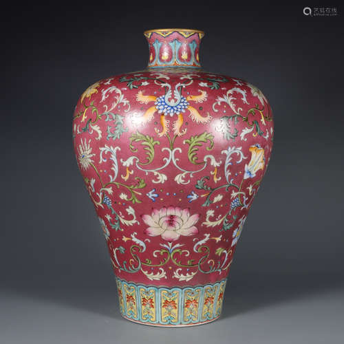 Famille Rose Plum Bottle with the Pattern of Flowres