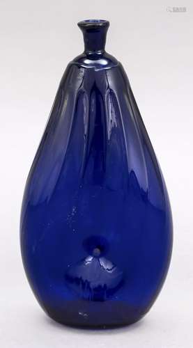 Vase, 20th c., oval stand, pressed pe