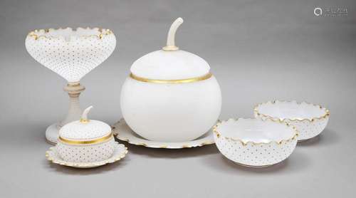 Five pieces of milk glass, early 20th