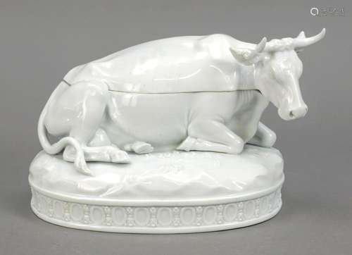 Lidded box in the shape of a cow, Mei