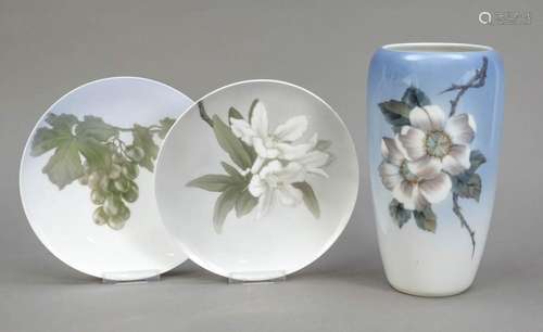 Art Nouveau vase and 2 plates, Royal