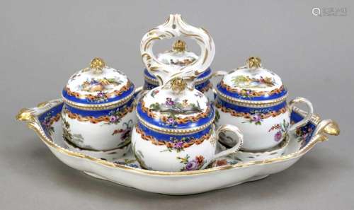 Four bouillon cups with lids, Meissen