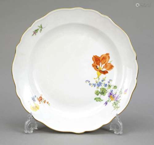 Large round serving plate, Meissen, 1