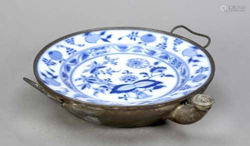 Warming plate (c. 1900), ceramic with