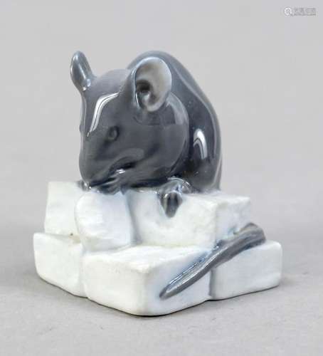 Mouse with pieces of cheese, Royal Co