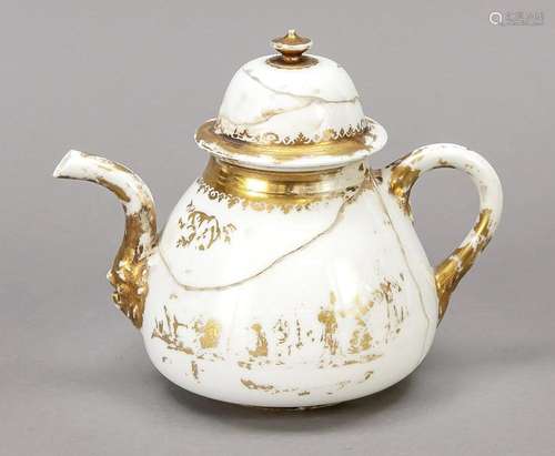 Teapot with gold chinoiserie, Meissen