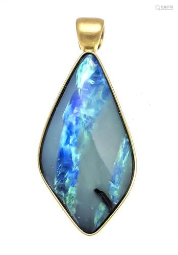 Opal pendant GG 750/000 with a