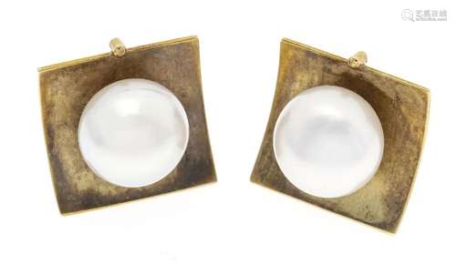 Designer artificial pearl earr