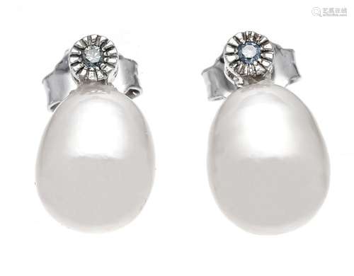 Pearl diamond stud earrings WG