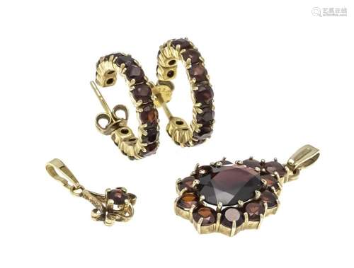 3-piece garnet set with oval a