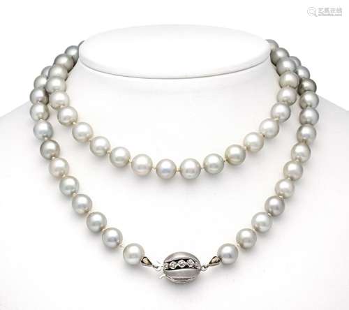 Cultured pearl necklace with p