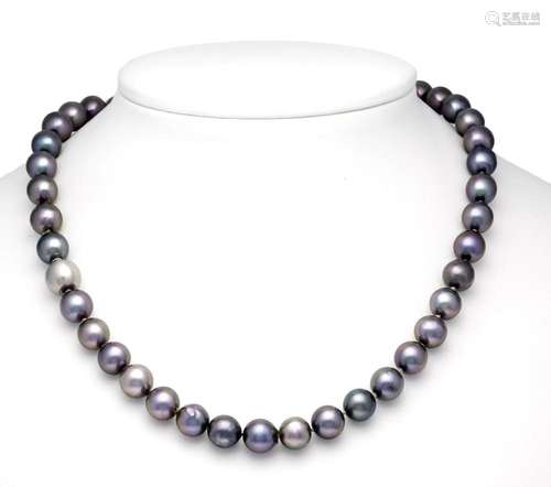 Cultured pearl necklace with n