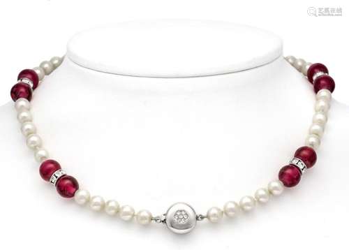 Artificial pearl necklace with