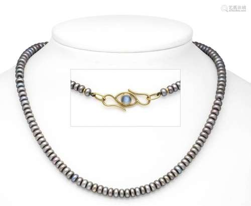 Pearl necklace with designer h