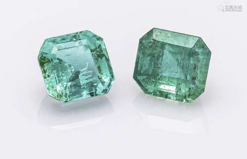 2 emeralds, total 2,19 ct, 2x