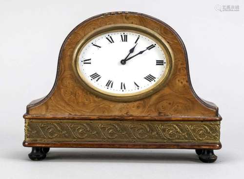 Alarm clock in the form of a tabl