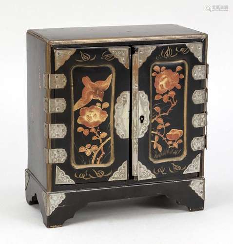 Small lacquer cabinet, Japan, ear