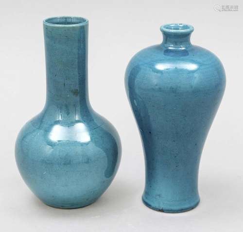 2 monochrome vases, China, 19th/2