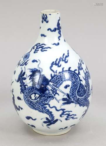 Dragon vase, China, 17th/18th c.