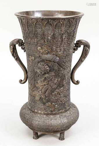 Dragon and phoenix vase, Japan, l