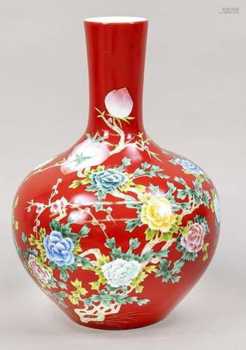 Red-ground Famille Rose vase, Chi